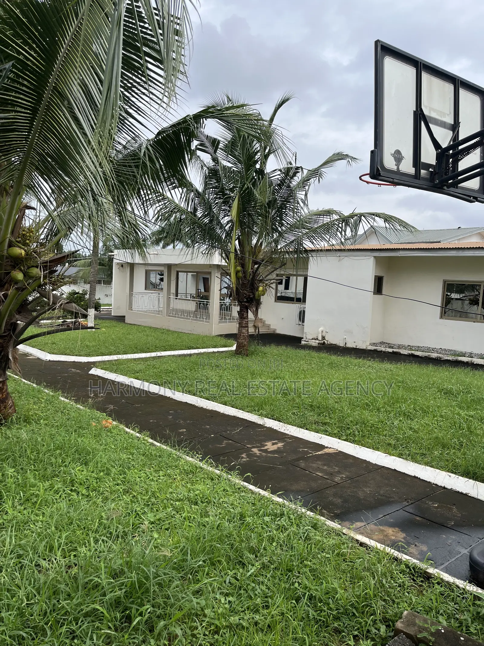 6bdrm House in Dzorwulu for sale