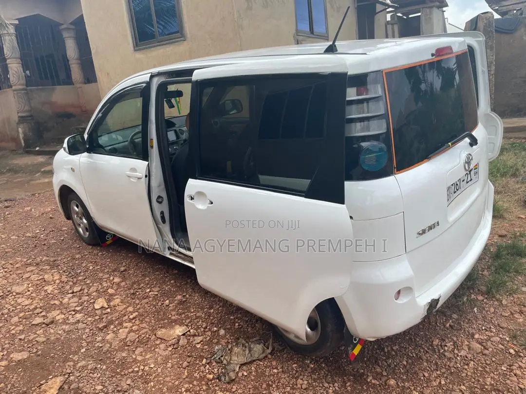 Toyota Sienta 1.5 FWD 2010 White