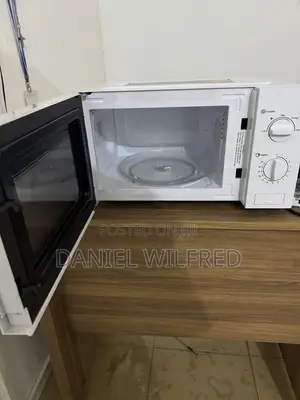 Neatly Used Hisense Mw 20l Microwave Oven- With Push Button
