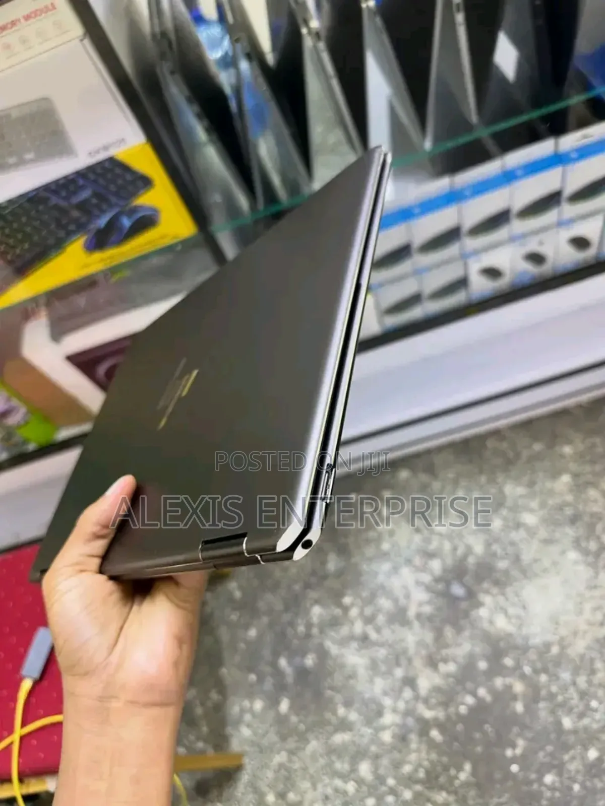 New Laptop HP Spectra 13 16GB Intel Core i7 SSD 1T