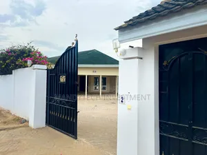 11bdrm Block of Flats in American House for rent