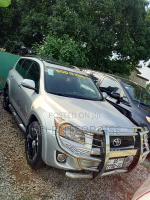 Toyota RAV4 2011 Silver