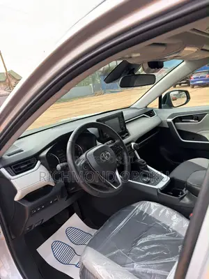 Toyota RAV4 2022 Silver