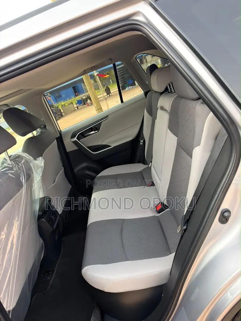 Toyota RAV4 2022 Silver