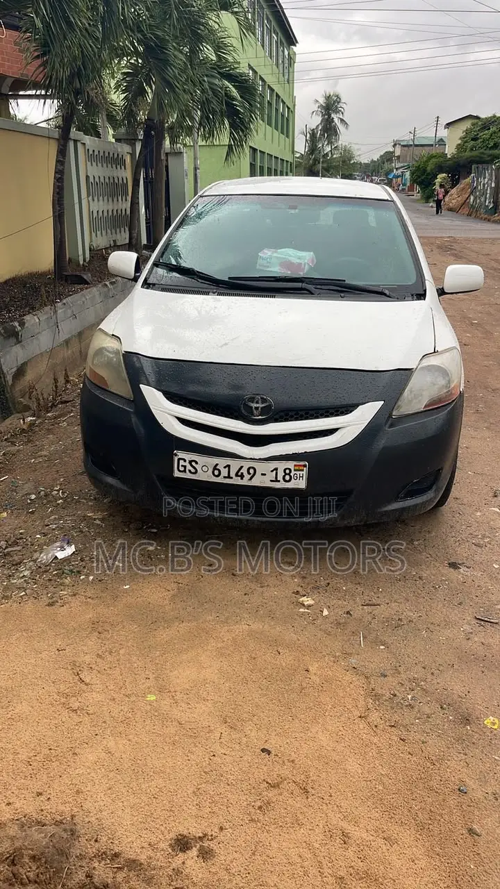 Toyota Yaris 2012 White