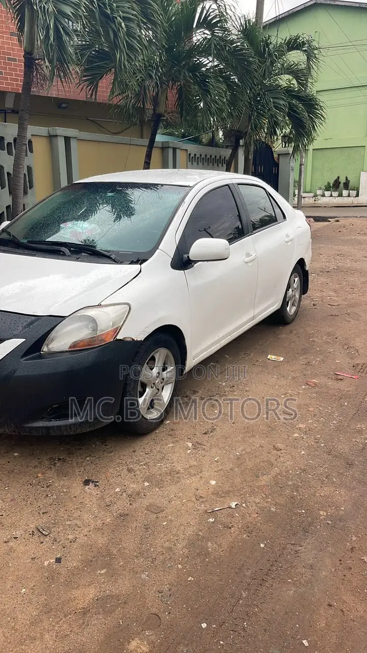 Toyota Yaris 2012 White