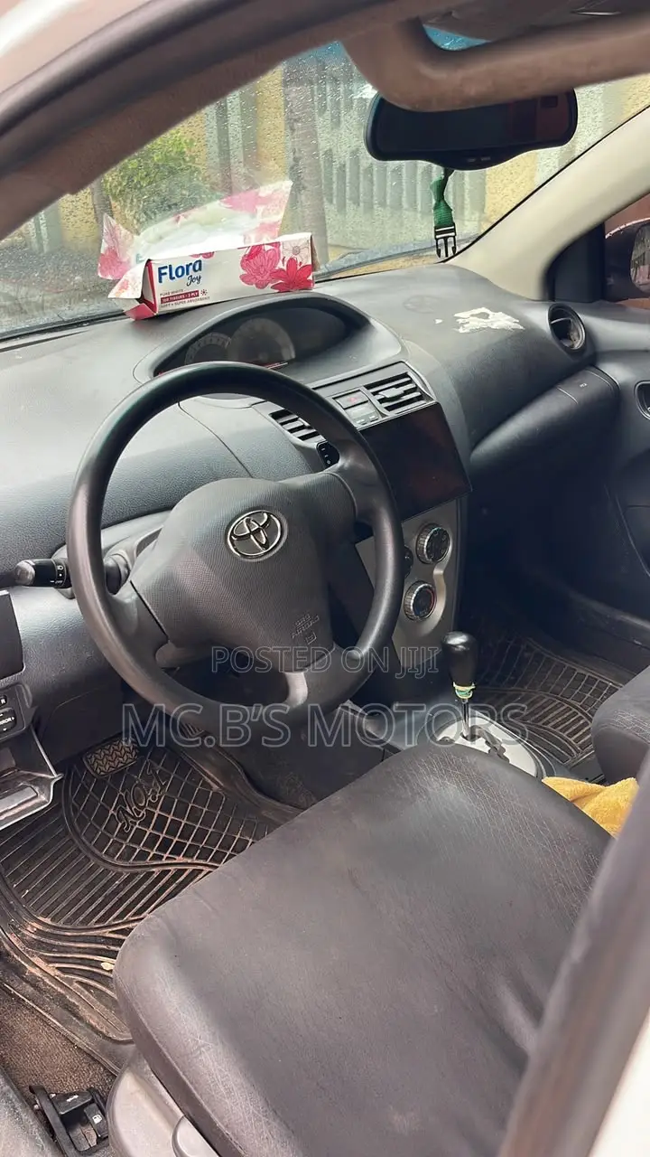Toyota Yaris 2012 White