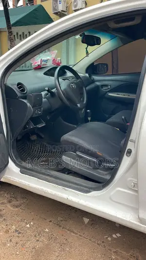 Toyota Yaris 2012 White