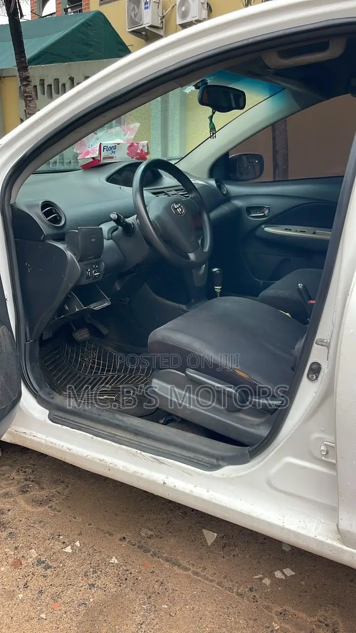 Toyota Yaris 2012 White