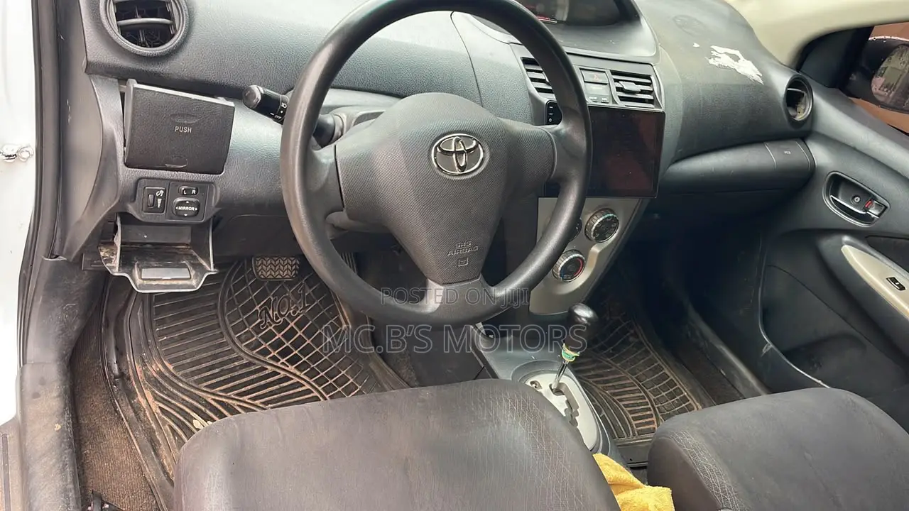 Toyota Yaris 2012 White