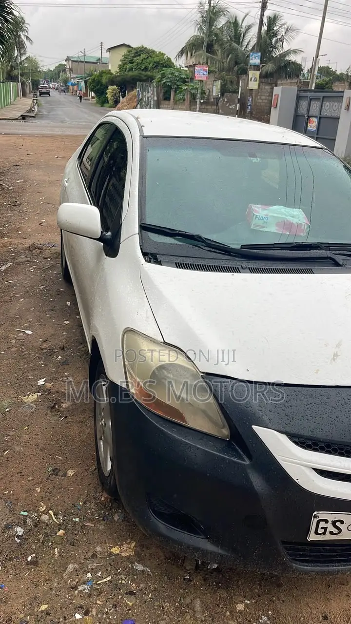 Toyota Yaris 2012 White