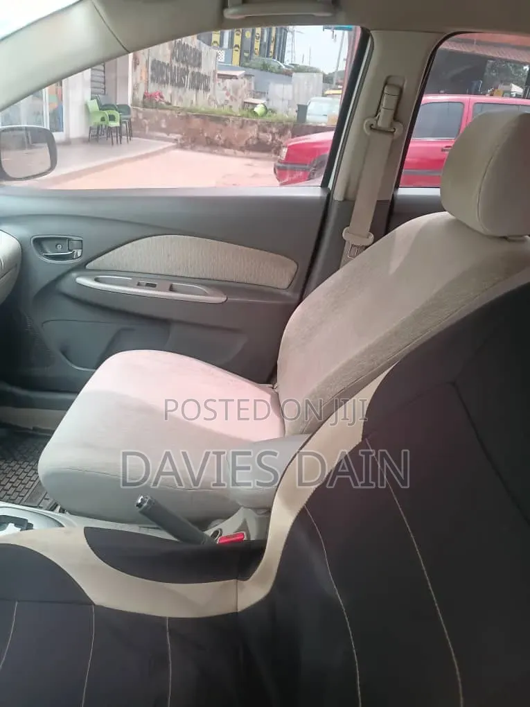 Toyota Yaris 2012 White