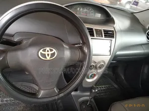 Toyota Yaris 2011 Gray