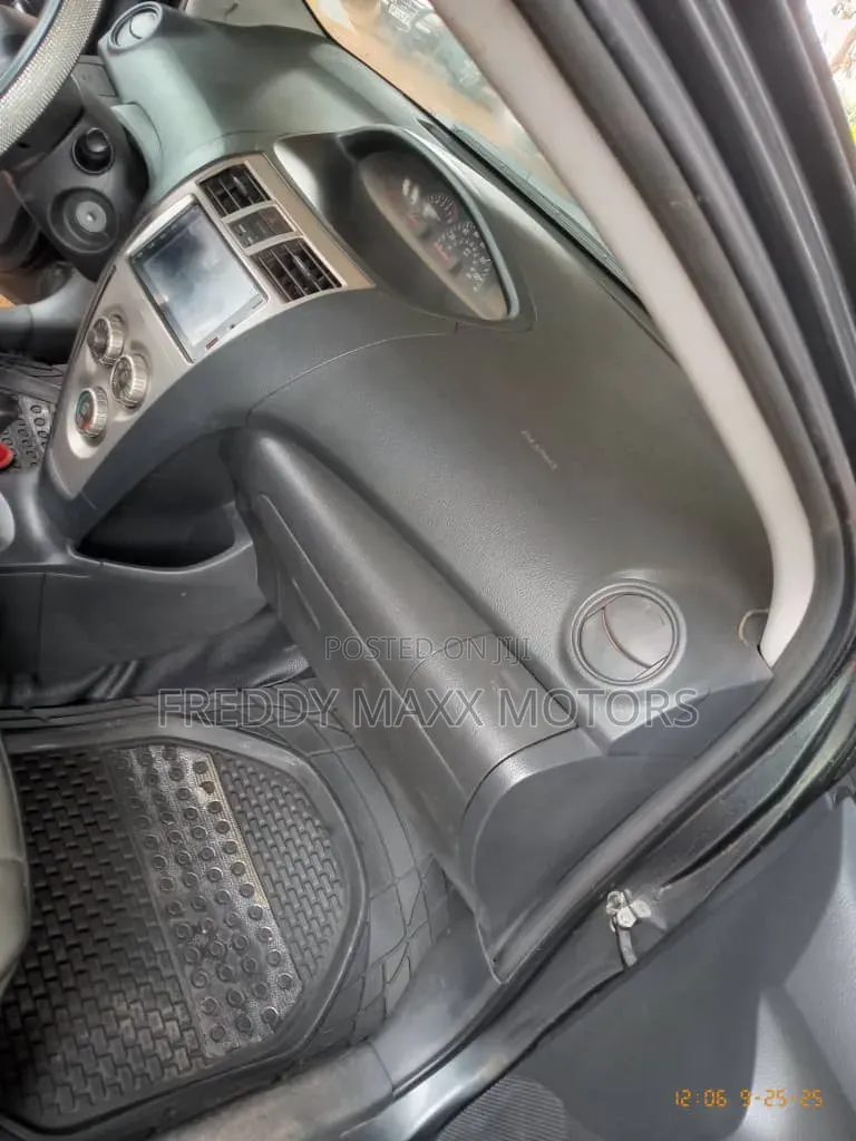 Toyota Yaris 2011 Gray