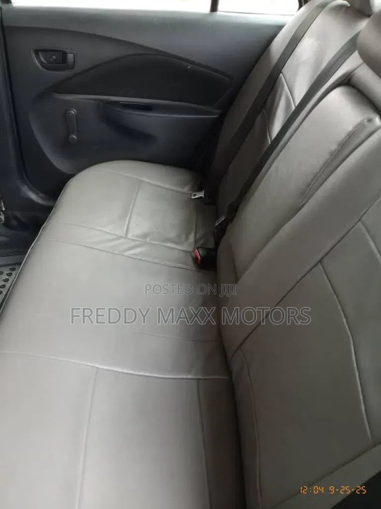 Toyota Yaris 2011 Gray