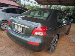 Toyota Yaris 2011 Gray