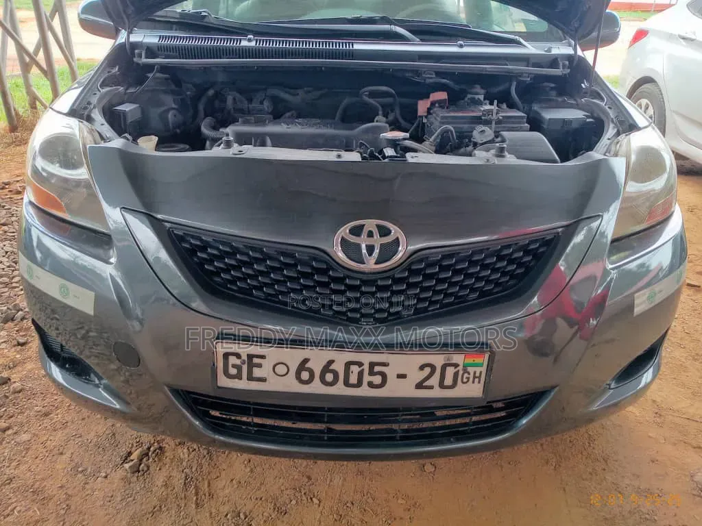 Toyota Yaris 2011 Gray