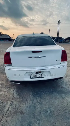 Chrysler 300 2017 White