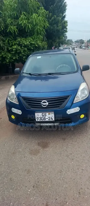 Nissan Versa 2011 Blue