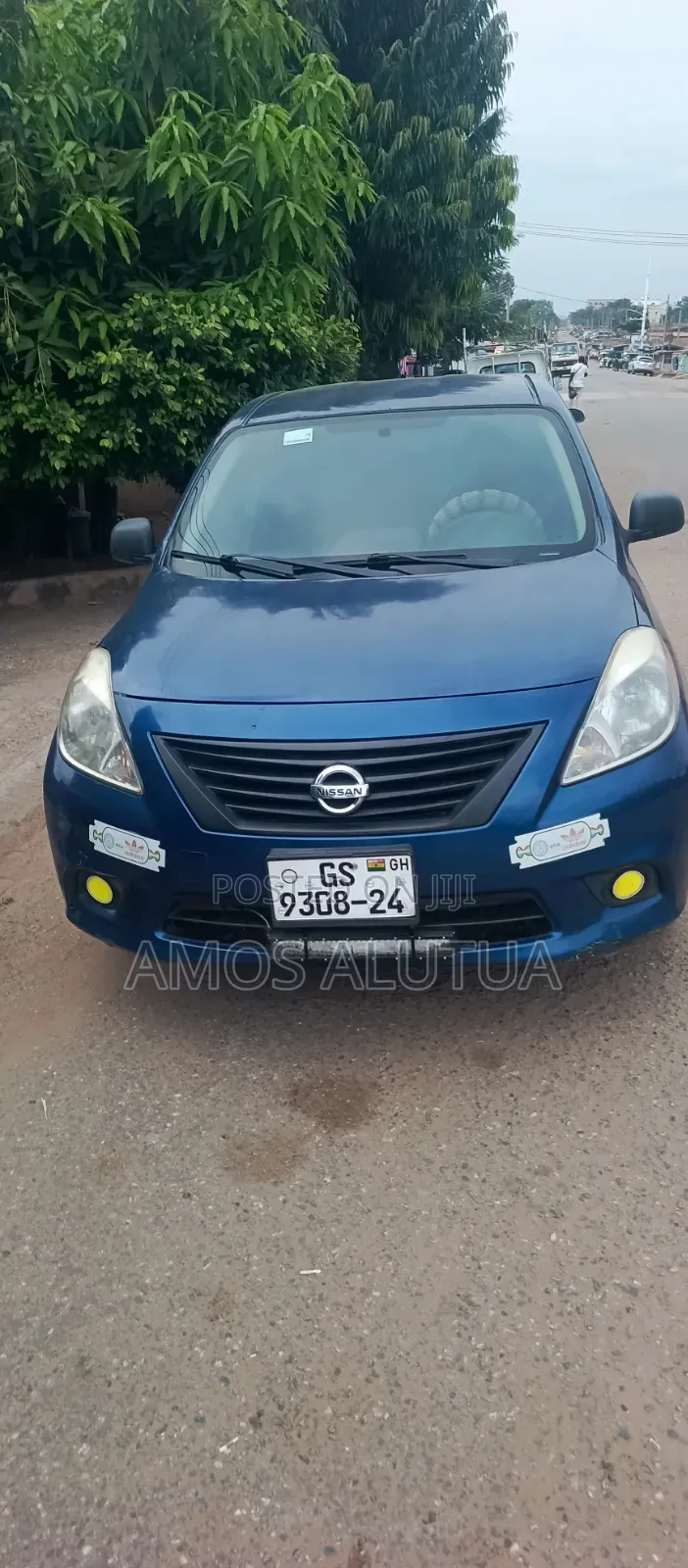 Nissan Versa 2011 Blue