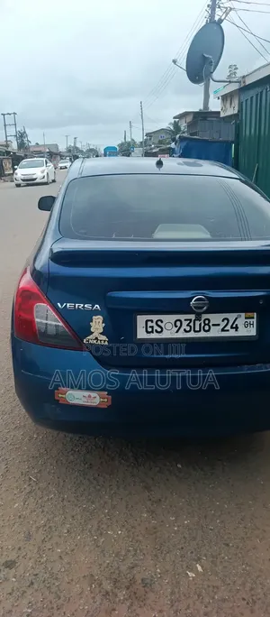 Nissan Versa 2011 Blue