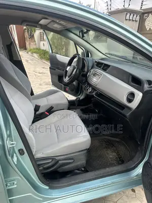 Toyota Vitz 1.3 FWD 5dr 2012 Green