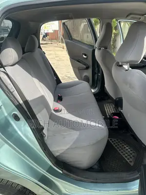 Toyota Vitz 1.3 FWD 5dr 2012 Green