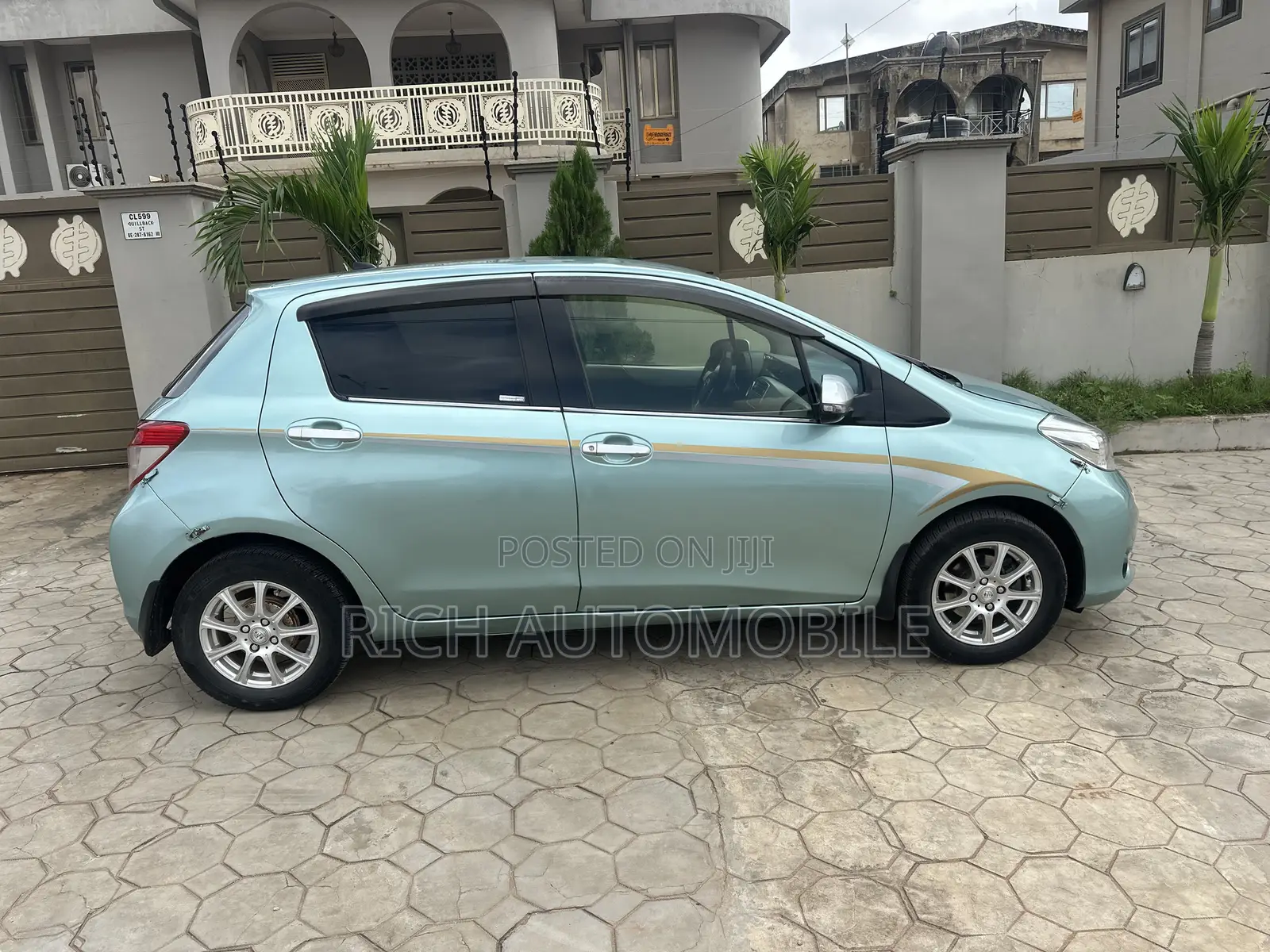 Toyota Vitz 1.3 FWD 5dr 2012 Green
