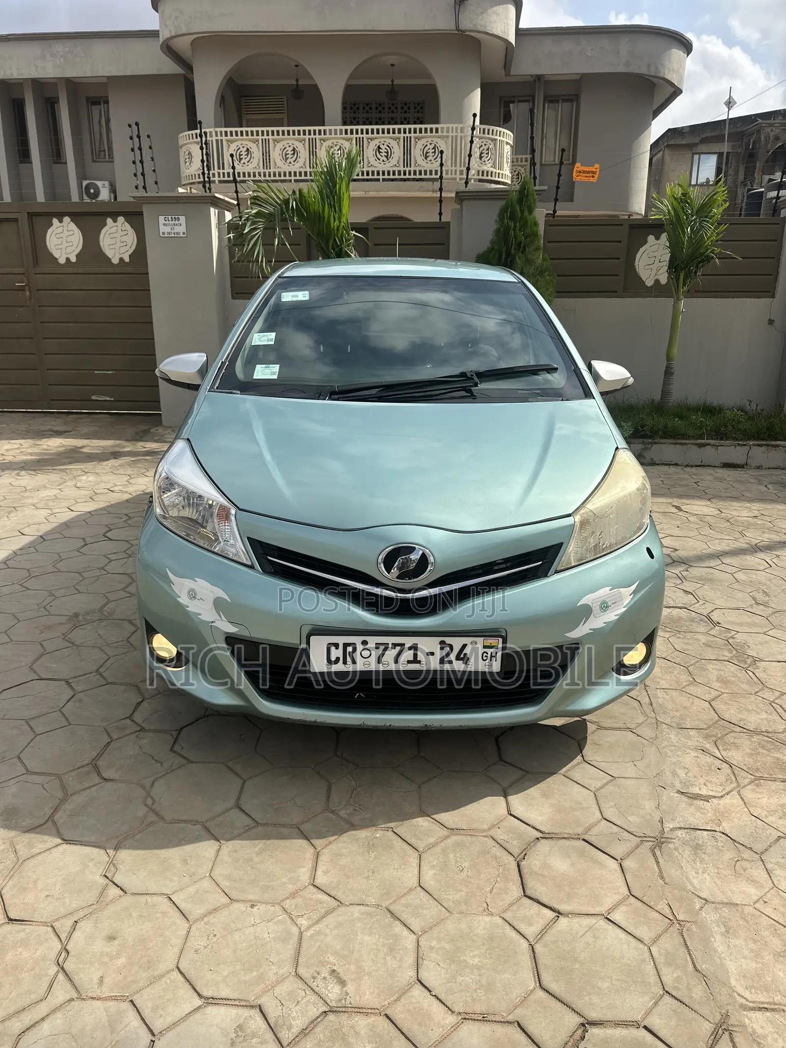 Toyota Vitz 1.3 FWD 5dr 2012 Green