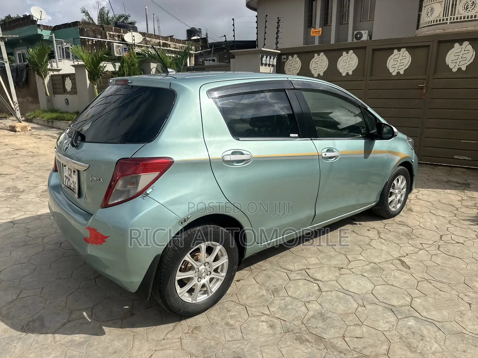 Toyota Vitz 1.3 FWD 5dr 2012 Green