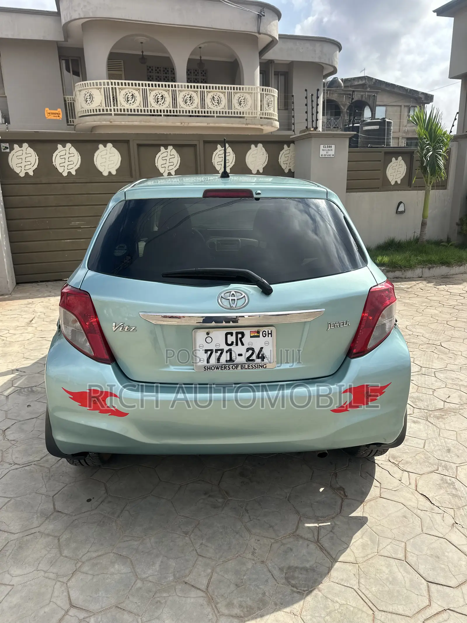 Toyota Vitz 1.3 FWD 5dr 2012 Green