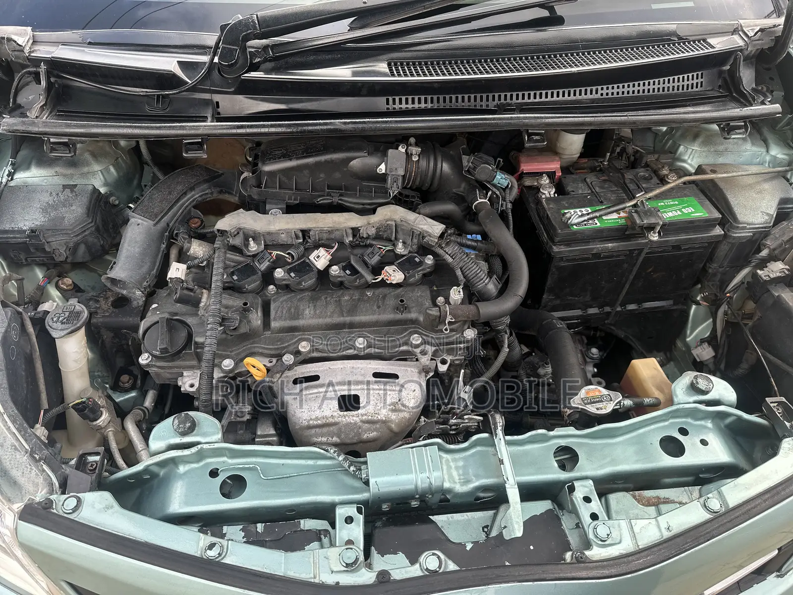 Toyota Vitz 1.3 FWD 5dr 2012 Green