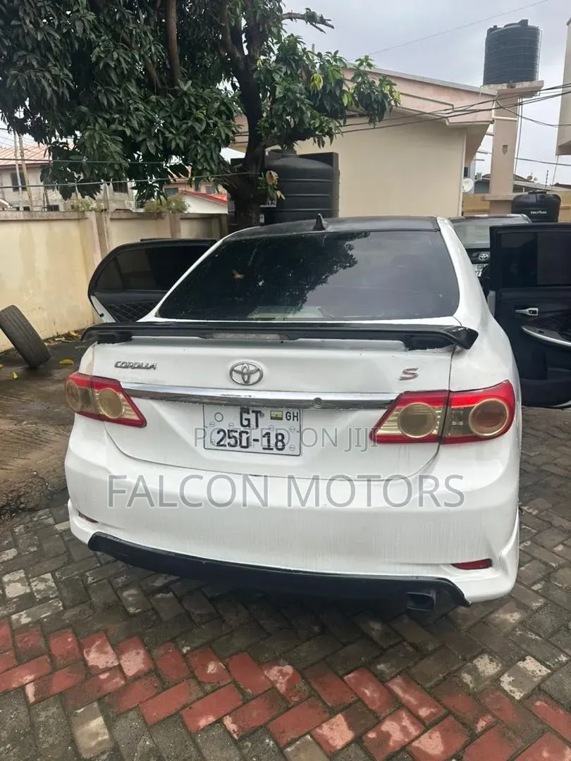 Toyota Corolla S 4dr Sedan (1.8L 4cyl 4A) 2013 White
