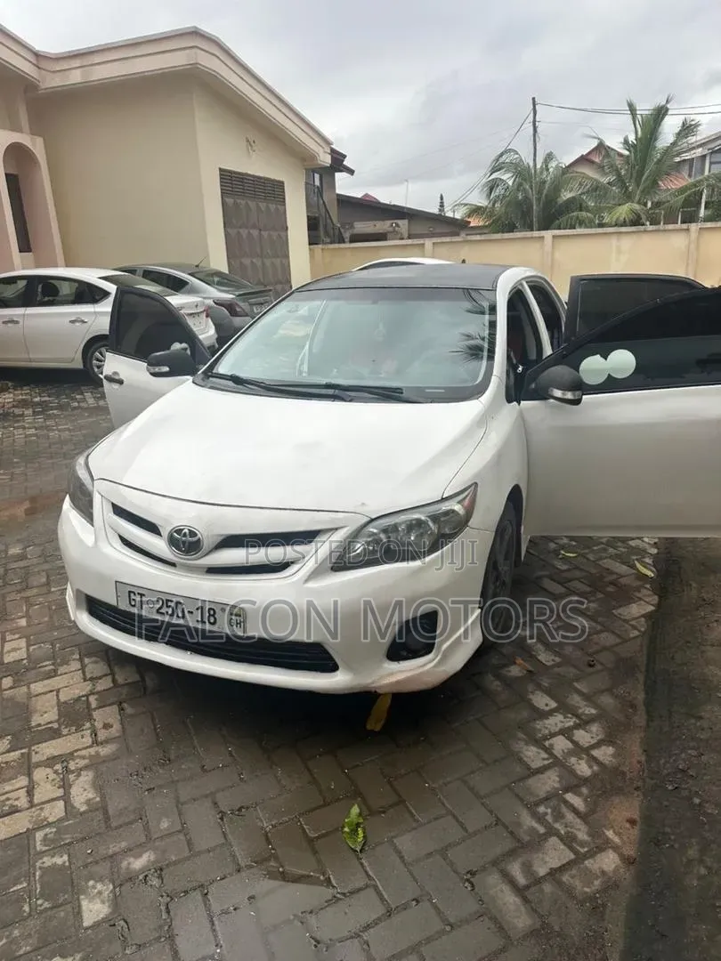 Toyota Corolla S 4dr Sedan (1.8L 4cyl 4A) 2013 White