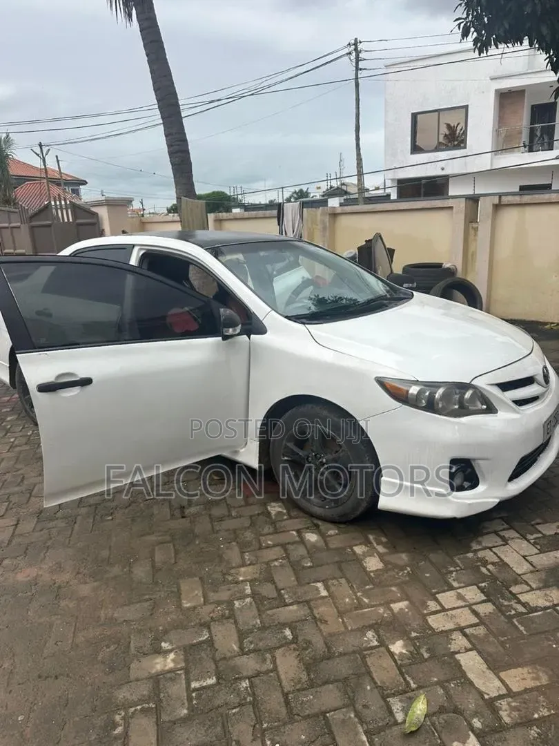 Toyota Corolla S 4dr Sedan (1.8L 4cyl 4A) 2013 White
