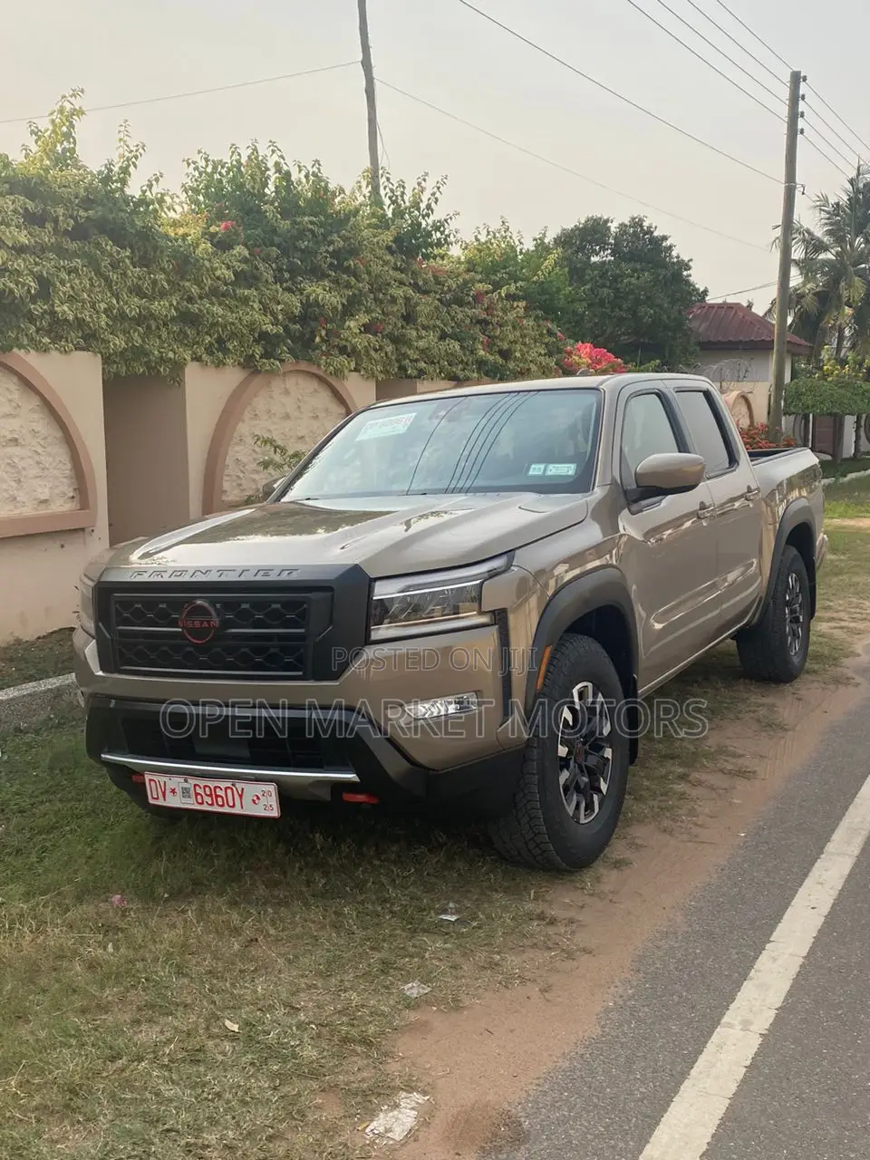 Nissan Frontier PRO-X 2024 Gold