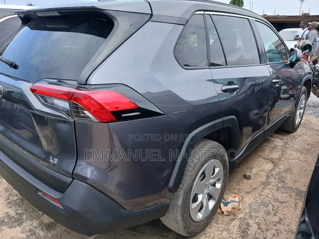Toyota RAV4 2021 Gray
