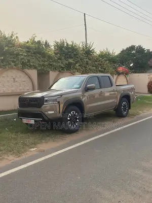 Nissan Frontier PRO-X 2024 Gold