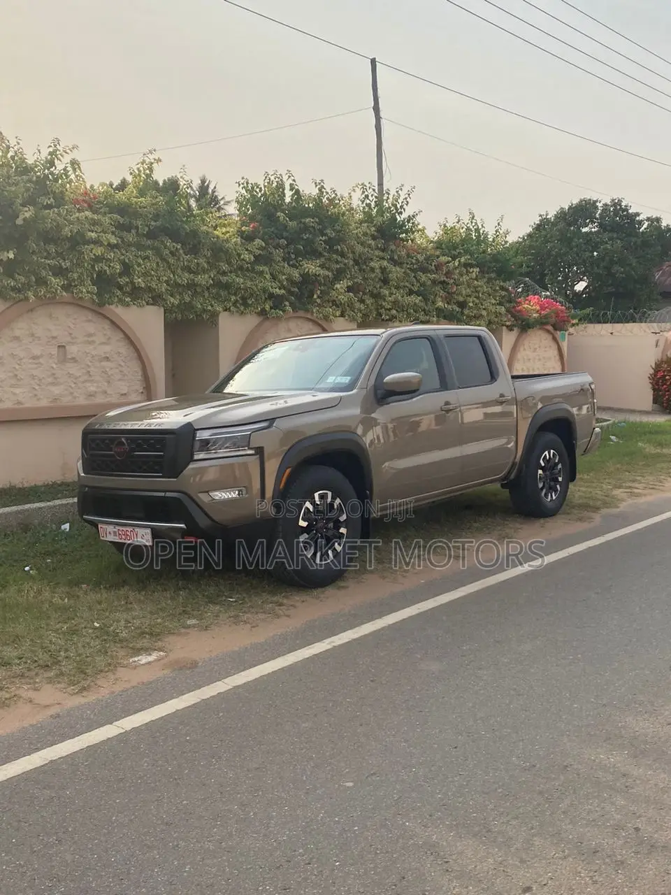 Nissan Frontier PRO-X 2024 Gold