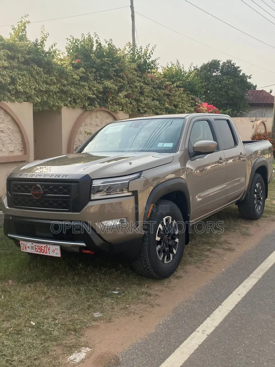 Nissan Frontier PRO-X 2024 Gold