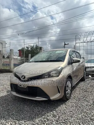 Toyota Vitz 1.3 AWD 5dr 2014 Gold
