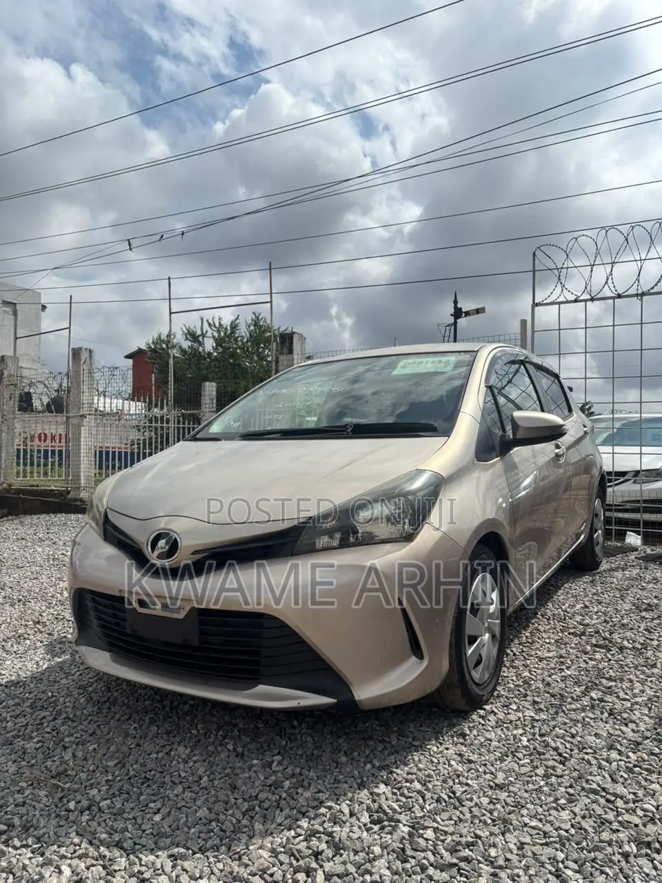 Toyota Vitz 1.3 AWD 5dr 2014 Gold