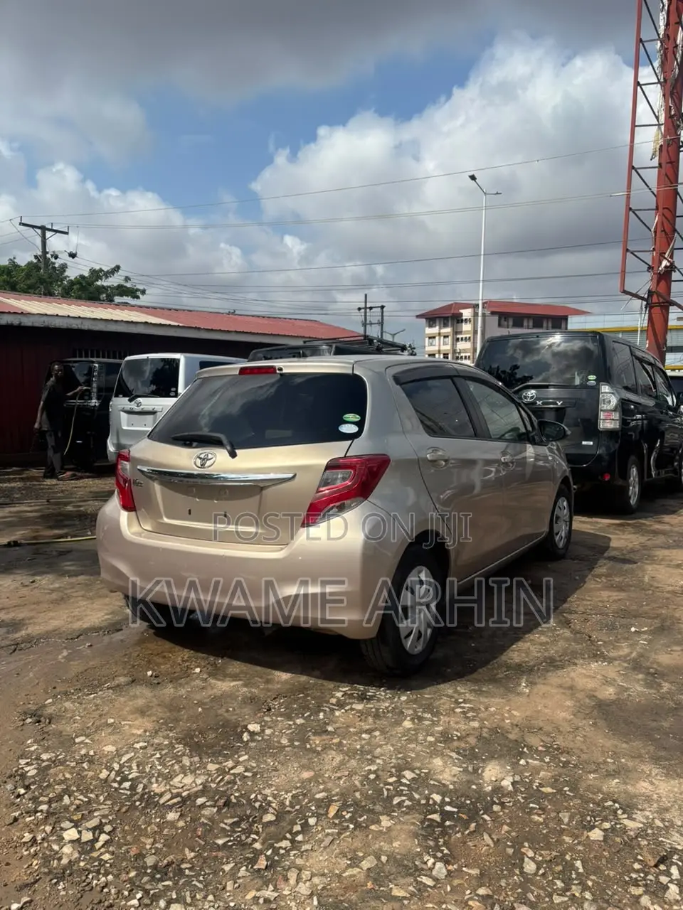 Toyota Vitz 1.3 AWD 5dr 2014 Gold