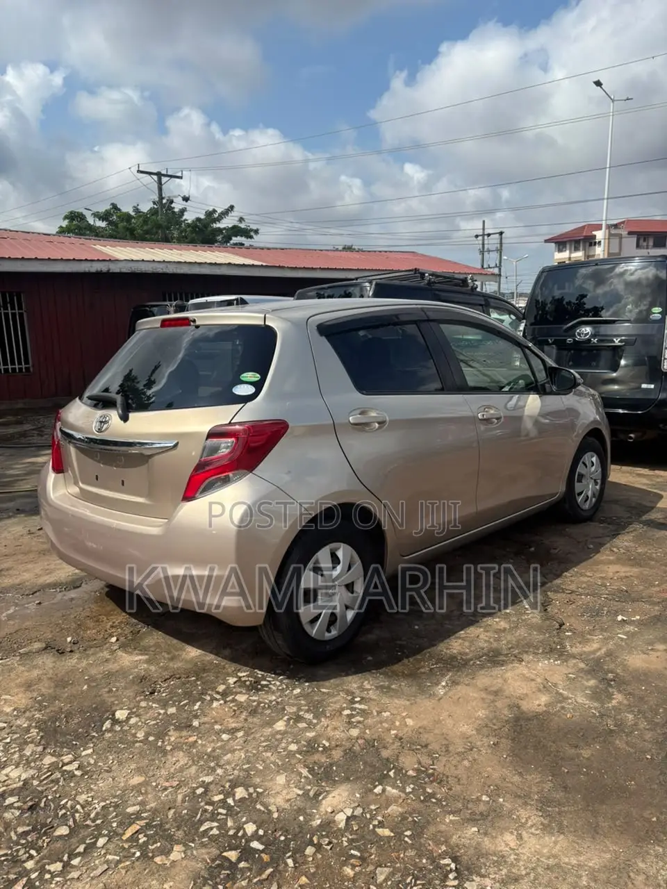 Toyota Vitz 1.3 AWD 5dr 2014 Gold