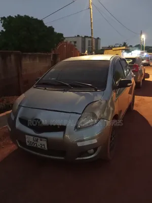 Toyota Vitz 2008 Silver