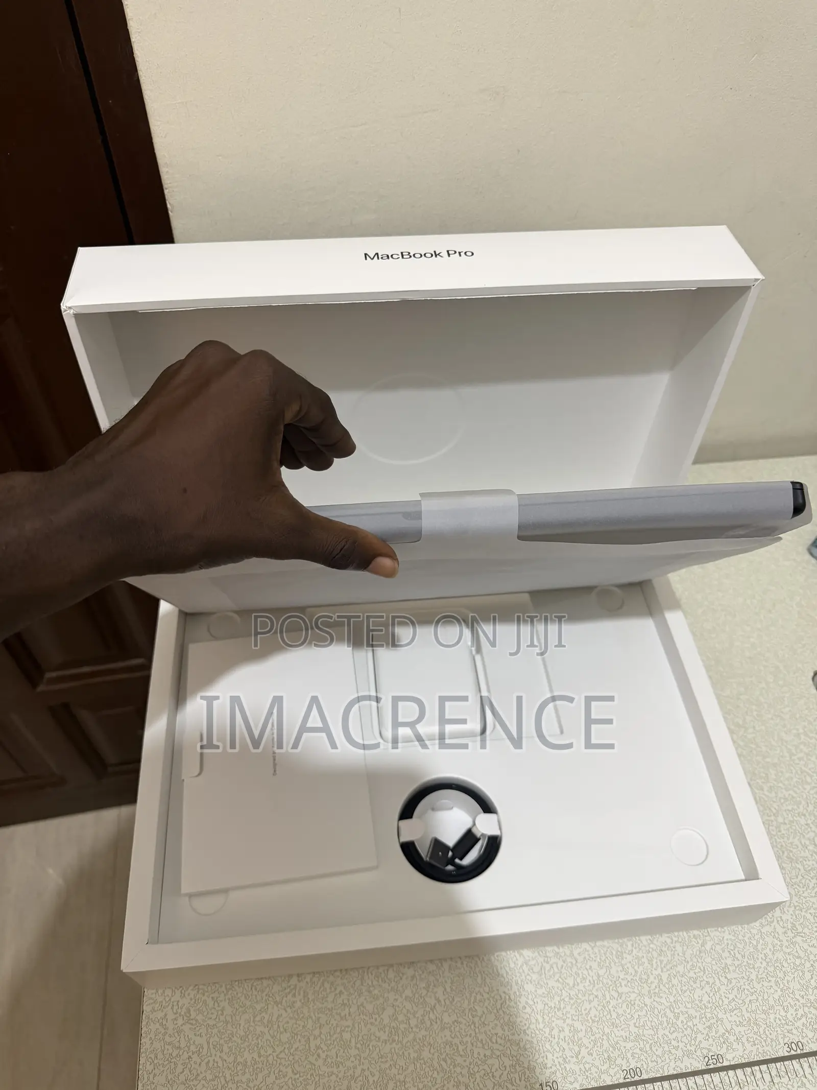 New Laptop Apple MacBook Pro 2023 M3 Pro 18GB Apple M3 Pro SSD 512GB