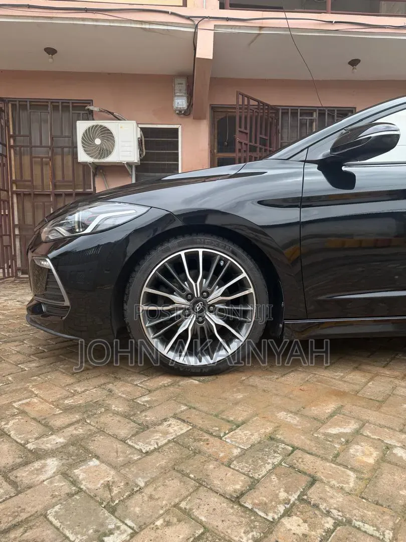 Hyundai Elantra 2018 Black