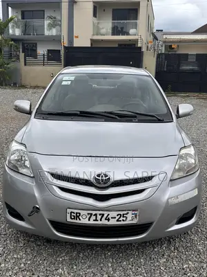 Toyota Belta 2012 Silver