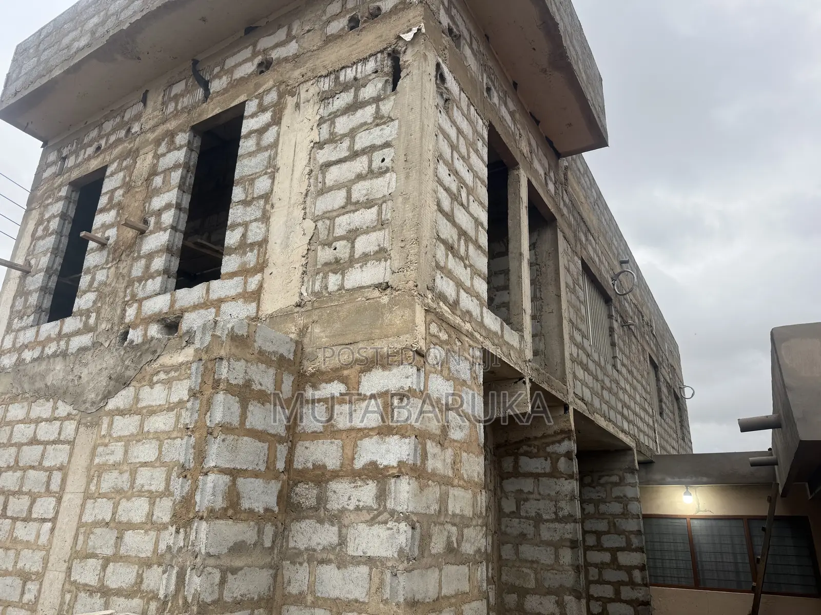 4bdrm Block of Flats in Muta, New Mamprobi for sale
