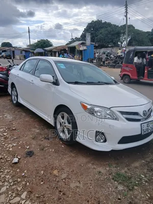 Toyota Corolla 2013 White